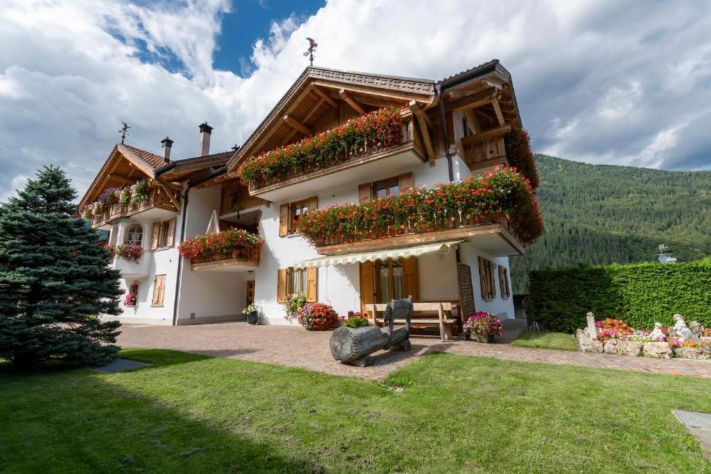 Appartamento Mansarda Patrizia E Franco Val Di Sole Commezzadura Esterno foto